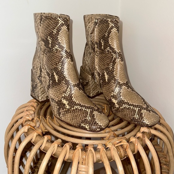 Sam Edelman Daruby Snakeprint Booties Size 7.5 - Picture 2 of 11